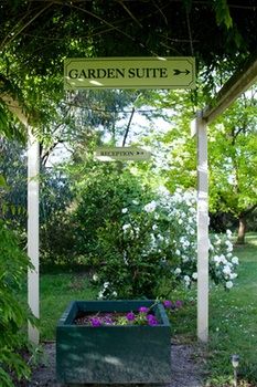 Holly Lane Mews - Accommodation QLD 48