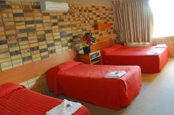 Palms Hotel Motel Chullora - Accommodation QLD 0