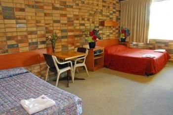 Palms Hotel Motel Chullora - Accommodation QLD 1