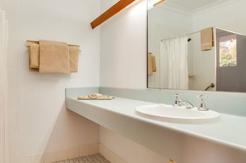 Forresters Beach Resort - Accommodation QLD 1