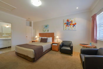Cadman Motor Inn & Apartments - Accommodation QLD 9