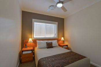 Cadman Motor Inn & Apartments - Accommodation QLD 10