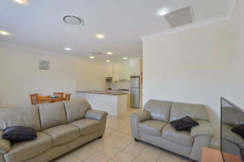Cadman Motor Inn & Apartments - Accommodation QLD 13