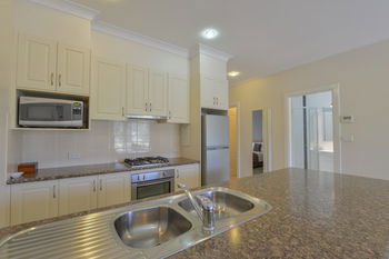 Cadman Motor Inn & Apartments - Accommodation QLD 19