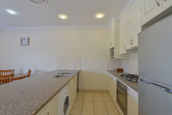 Cadman Motor Inn & Apartments - Accommodation QLD 20