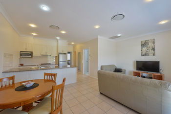 Cadman Motor Inn & Apartments - Accommodation QLD 21