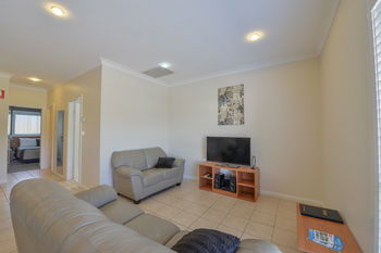 Cadman Motor Inn & Apartments - Accommodation QLD 22