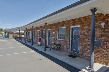 Cadman Motor Inn & Apartments - Accommodation QLD 24