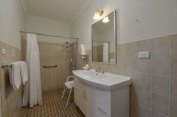 Cadman Motor Inn & Apartments - Accommodation QLD 27