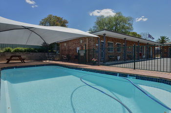 Cadman Motor Inn & Apartments - Accommodation QLD 28