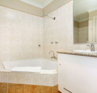 Edward Parry Motel amp Apartments - Accommodation QLD
