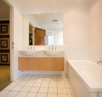Skippers Cove Waterfront Resort - Accommodation QLD