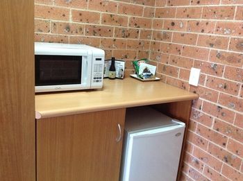 Akuna Motor Inn And Apartments - Accommodation QLD 4