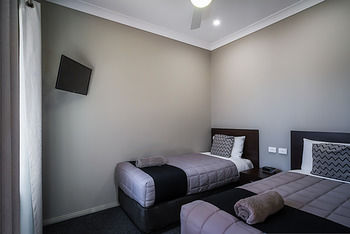 Akuna Motor Inn And Apartments - Accommodation QLD 5