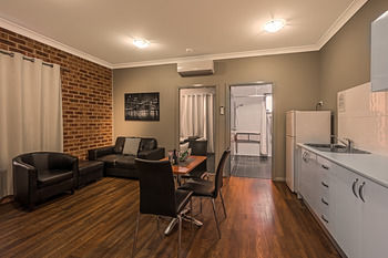 Akuna Motor Inn And Apartments - Accommodation QLD 11