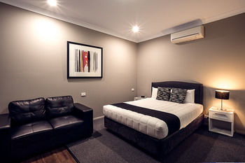 Akuna Motor Inn And Apartments - Accommodation QLD 13