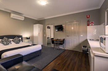Akuna Motor Inn And Apartments - Accommodation QLD 17