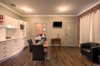 Akuna Motor Inn And Apartments - Accommodation QLD 18