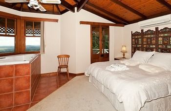 Treetops Accommodation Montville - Accommodation QLD 23