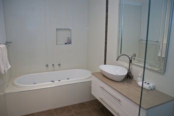 Yarra Glen Racecourse Apartments - Accommodation QLD 11