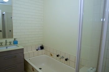 Yarra Glen Racecourse Apartments - Accommodation QLD 13