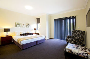 Astina Serviced Apartments - Central - Accommodation QLD 2
