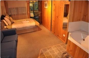 Peppertree Cottage - Accommodation QLD 4
