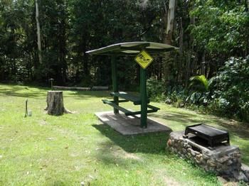 Mapleton Cabins & Caravan Park - Accommodation QLD 0
