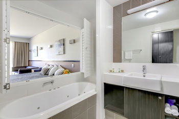 Macquarie Inn - Accommodation QLD 7