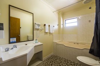 The Abbey Motor Inn - Accommodation QLD 27