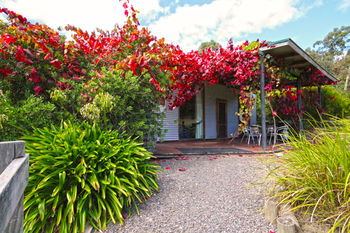 Valley Farm Vineyard Cottages - Accommodation QLD 4