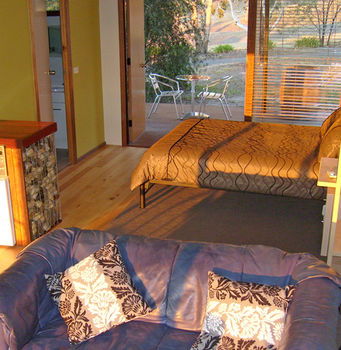 Valley Farm Vineyard Cottages - Accommodation QLD 14