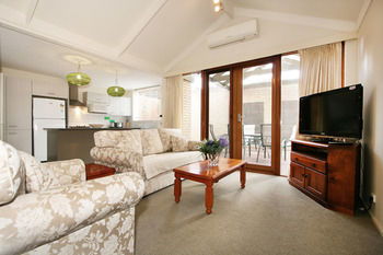 Wattle Holiday Rental - Accommodation QLD 6