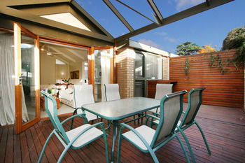 Wattle Holiday Rental - Accommodation QLD 7