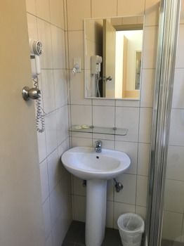 Westside Motor Inn - Accommodation QLD 6