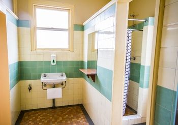 Grand Hotel Rockdale - Accommodation QLD 7