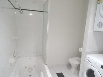 Anchor On Little Collins - Accommodation QLD 48