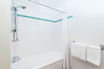 The Brighton Apartments - Accommodation QLD 10