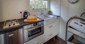 White Gates Cottage - Accommodation QLD 7