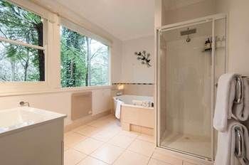 A Cottage In The Forest - Accommodation QLD 4