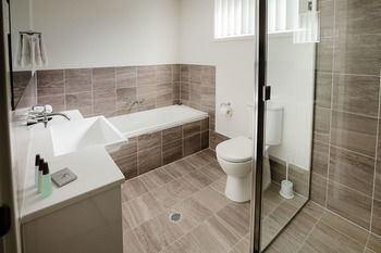 Wallsend Executive Apartments - Accommodation QLD 2