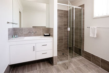 Wallsend Executive Apartments - Accommodation QLD 5