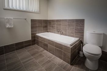 Wallsend Executive Apartments - Accommodation QLD 7