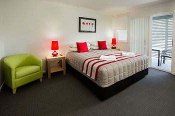 Wallsend Executive Apartments - Accommodation QLD 13