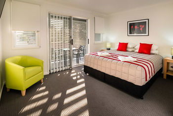 Wallsend Executive Apartments - Accommodation QLD 16