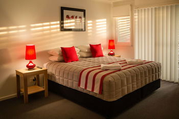Wallsend Executive Apartments - Accommodation QLD 18