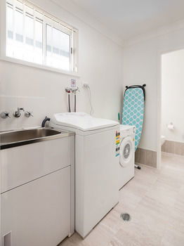 Wallsend Executive Apartments - Accommodation QLD 20