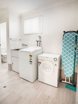 Wallsend Executive Apartments - Accommodation QLD 22