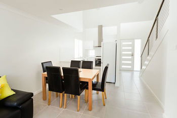 Wallsend Executive Apartments - Accommodation QLD 26