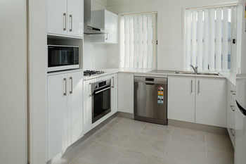 Wallsend Executive Apartments - Accommodation QLD 29